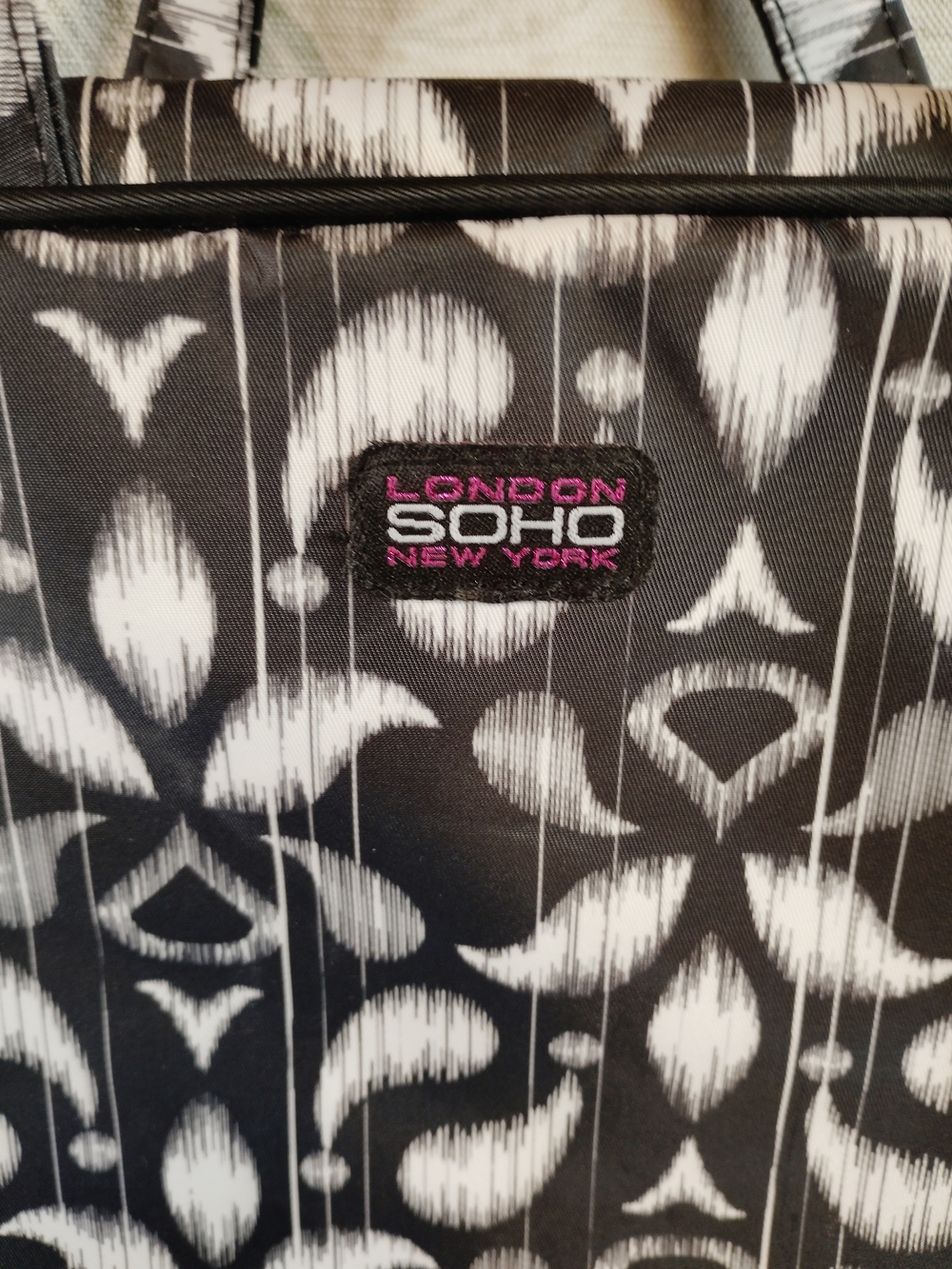 London Soho New York Black & White Patterned Toiletry Travel Tote - Picture 2 of 6